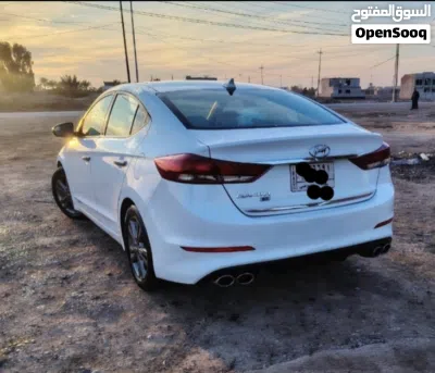 Hyundai Elantra SE 4