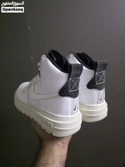 حذاء Nike Air Force 1 الاصلي مستعمل استعمال خفيف مميز لون ابيض للبيع 4