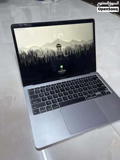 ماكبوك اير 2020 i3 8Gb ram المساحه 256 gb مناسب للاعمال المكتبيه السعر قابل للتفاوض 2