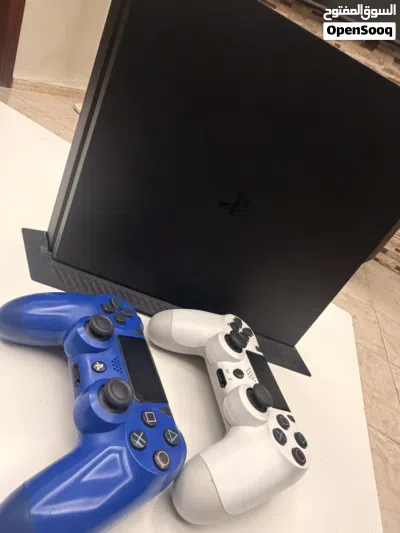PlayStation 4 Slim مستخدم بحالة الجديد 2