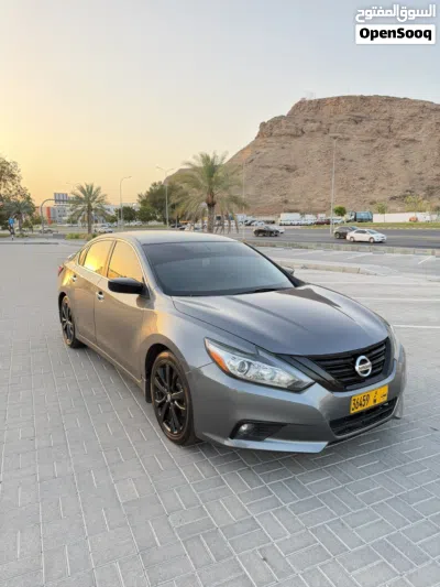 Nissan Altima SR 2
