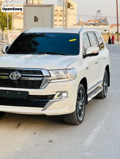 Toyota Land Cruiser GXR 2