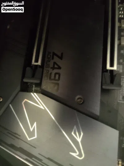 لوحة AORUS Z490 PRO AX مع معالج i7-10700 و تخزين NVMe M.2 سعة 1TB 4