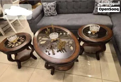 طاولات وسط خشب زان كبيرة للوسط وانتين صغار للاطراف بحاجه الى دهان بسيط لون بني 2