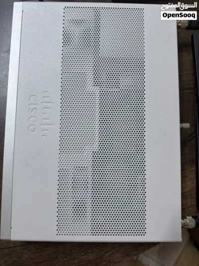للبيع: راوتر سيسكو احترافي Cisco ISR 1100 Series (موديل C1111-4PLTE) - بحالة ممتازة 3