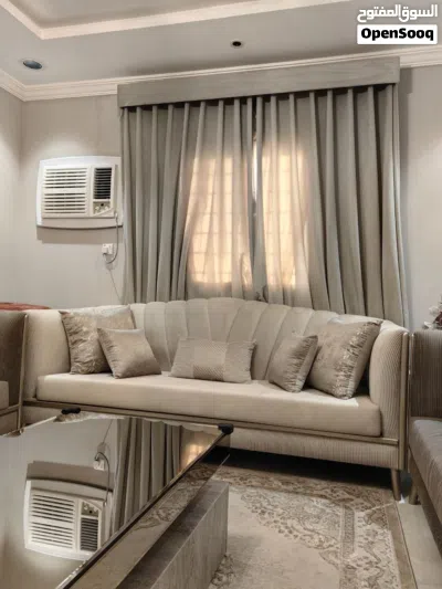 طقم كنب مودرن نيو كلاسيك مع طاولة زجاجية 3