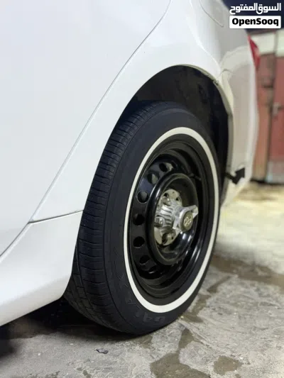 Toyota Corolla LE 4