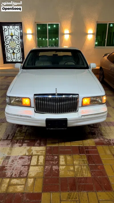 Lincoln Town Car 2
