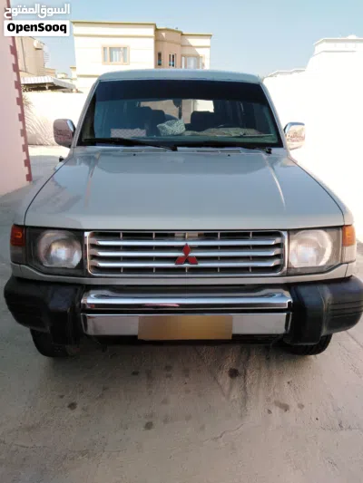 Mitsubishi Pajero GLS 2