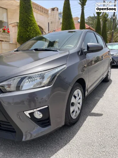 Toyota Yaris SE 2