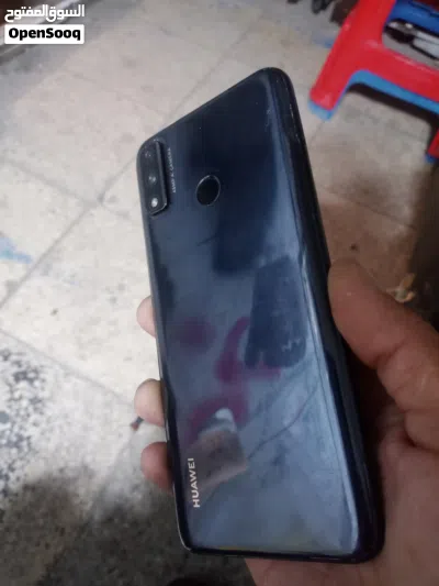 Huawei Y8s كسر خفيف طرف الشاشه صغير جدا ومش مأثر على اشي ما في داعي تغيرها 4