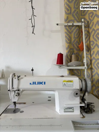 JUKI DDL-5550 Sewing machine And Janome MyLock 204D overlock (serger) machine. 4