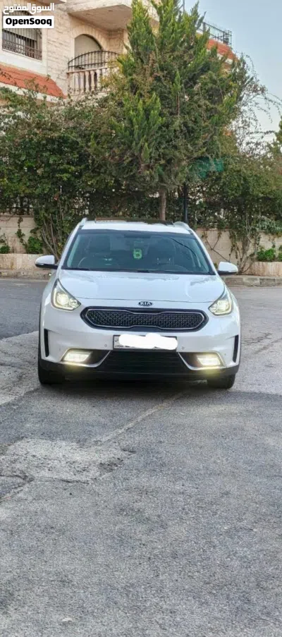 Kia Niro EX Touring 3
