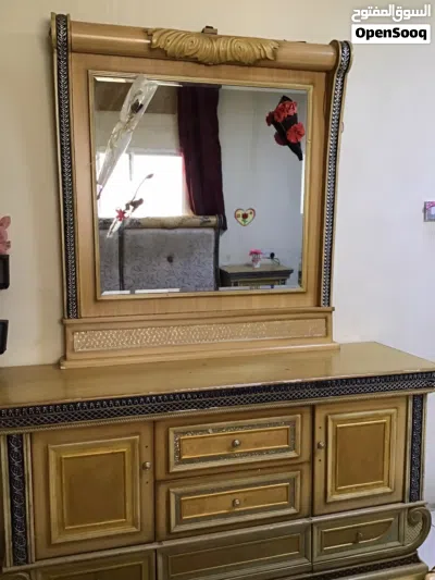 غرفة نوم كلاسيك كاملة بحالة ممتازة ونظيفة جداً للبيع 2