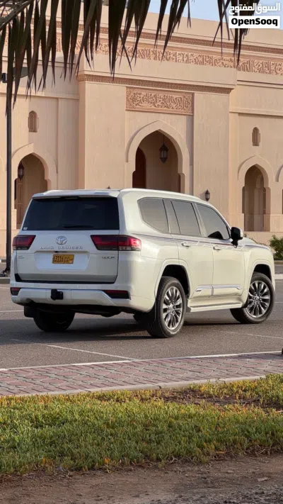 Toyota Land Cruiser GXR 2