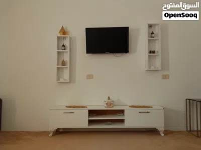 الصالون والبساط والستارات والمكتبة والطاولات الكحل للبيع 4