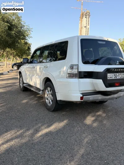 Mitsubishi Pajero GLS 3