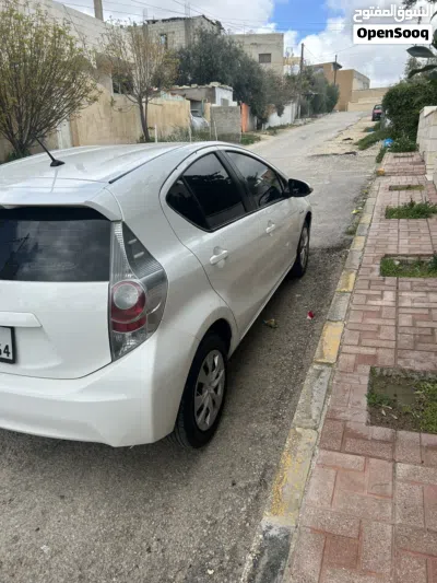 Toyota Prius Prius C 4