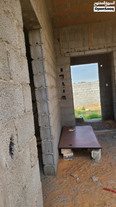ربع هكتار للبيع عليه بيت عظم مسقوف تقريبا 100متر تقريبا 4