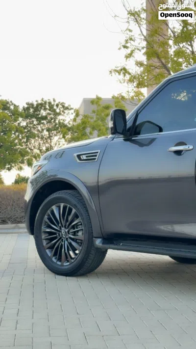 Infiniti QX80 Premium 4