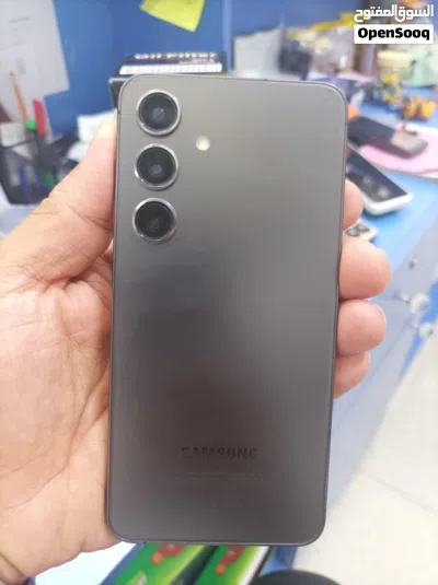 SAMSUNG S24. 256GB .8GB RAM 2