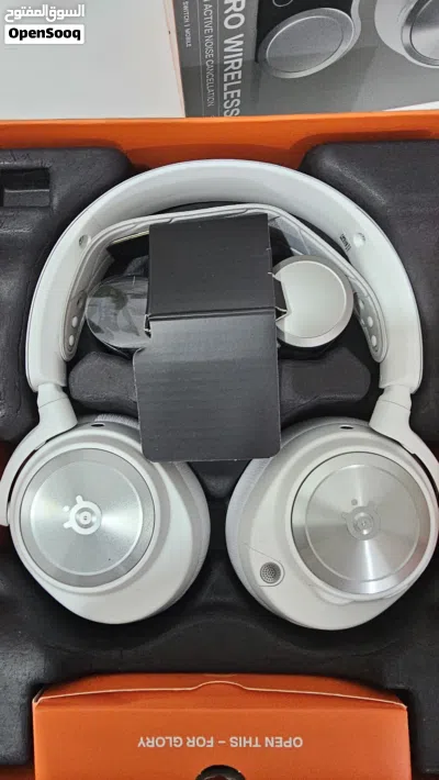 SteelSeries Nova Pro Wireless 4