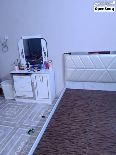 Bed/metres/4dor cabed/ dressing table 3