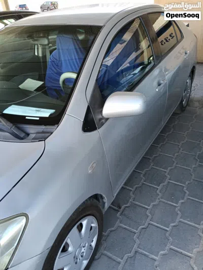 Toyota Yaris Basic 2