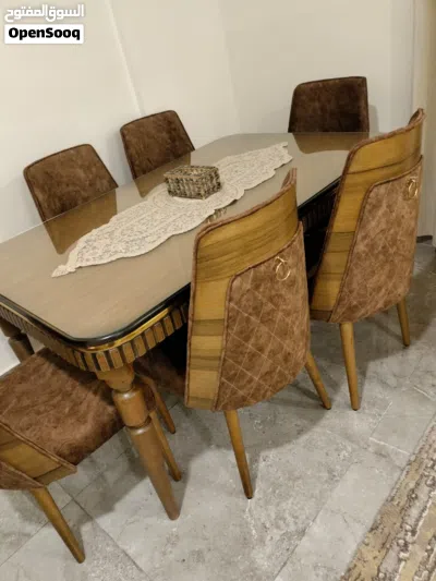 طاولة سفره استخدام 5 شهور شبه جديده وفخمه للبيع والسعر قابل للتفاوض 4