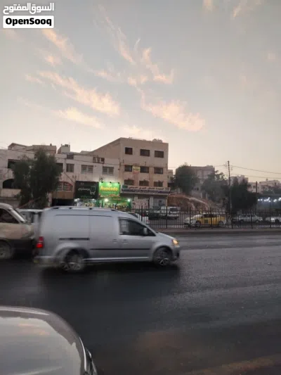 محل تجاري مساحة كبيرة على الشارع الرئيسي مقابل البوابة الرئيسية لجمرك عمان - الجويدة 4