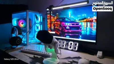 بي سي جيمينج مع جميع ملحقاته شاشه وكيبورد وماوس وماوس باد وسماعه وستاند سماعه وساعه رقميه واضأة شاشه 3