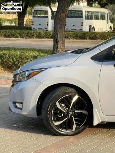 Nissan Versa SR 3