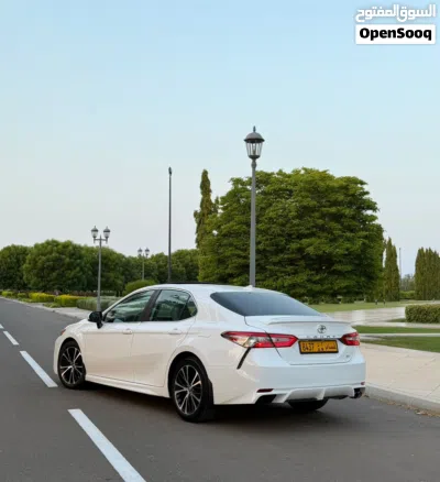 Toyota Camry SE 2