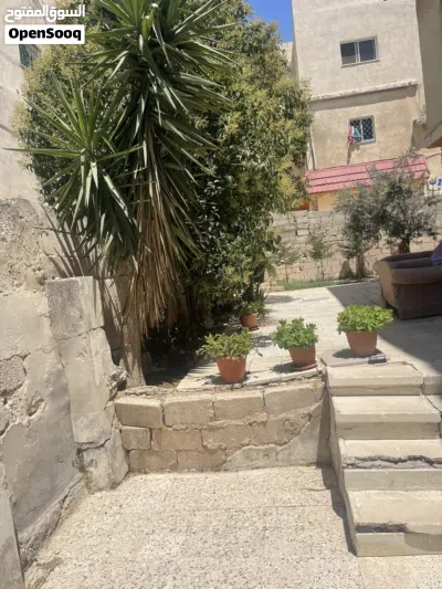عمارة للبيع في منطقة المقابلين ثلاث طوابق 3