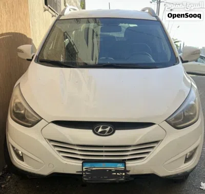 Hyundai Tucson SEL 2