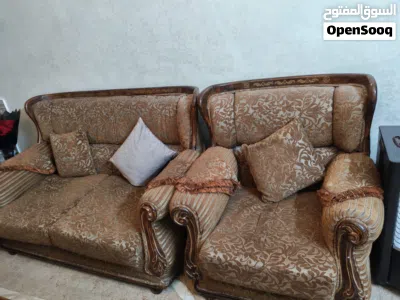 طقم كنب 8 مقاعد مع طاولتهم وسجاد 4