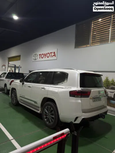 Toyota Land Cruiser GXR 2