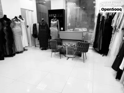 فرصة للتنازل: محل فساتين وعطور مجهز بالكامل (مشغل ومعرض) - بني ياس 3