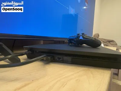 للبيع PS4 Slim شبه جديد بحالة ممتازه جداً نظيف قابل للتفاوض و شغال 100% بدون مشاكل استخدام 6شهور 2