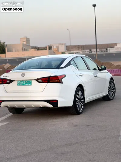 Nissan Altima SV 2