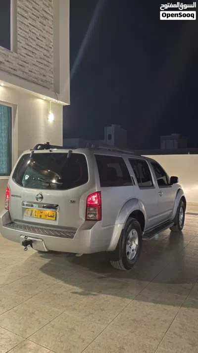 Nissan Pathfinder XE 2