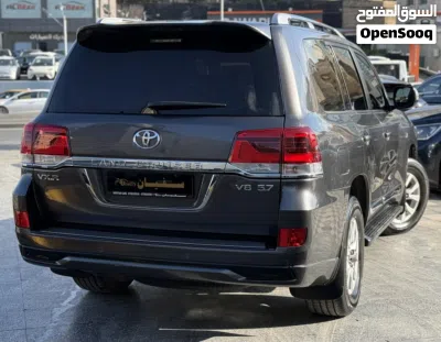 Toyota Land Cruiser VXR 4