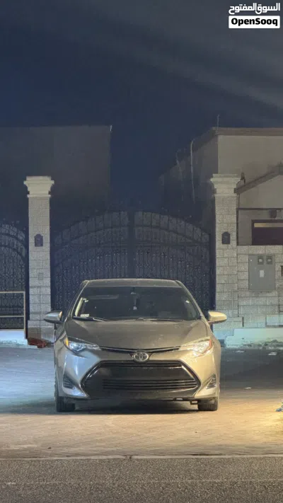 Toyota Corolla LE 4