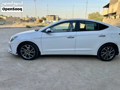 Hyundai Elantra Standard 3