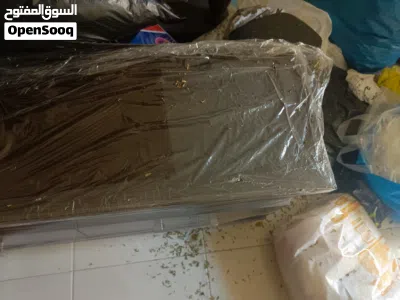 طاولة تلفزيون للبيع بسعر مميز 2