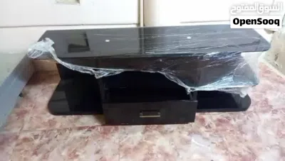 طاوله بلازمها نضيفه جداا 2