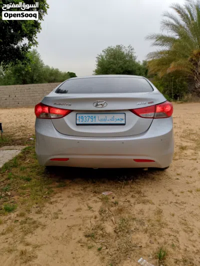 Hyundai Elantra Standard 2