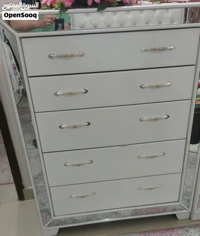 غرفة نوم بحاله الجديد استعمال خفيف جدا 3