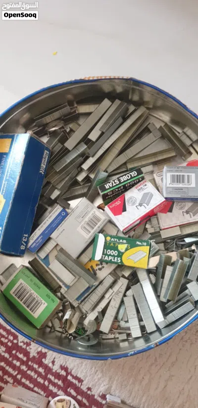 أدوات مكتبيه تتضمن دباسات وخرامات ودبابيس دباسة بأحجام متنوعة..المجموعة كاملة فقط ب 8 ريال 2