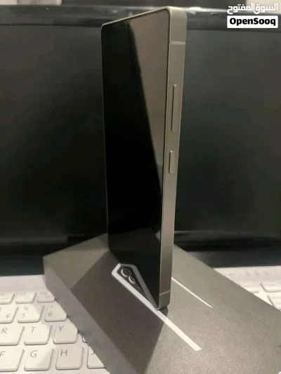 SAMSUNG'S GALAXY S25 ULTRA BLACK 4